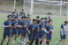 V-League chưa kết thúc, thầy trò Kiatisak đã đoạt cúp