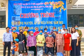 Trao 358 phần quà cho hộ nghèo, học sinh có hoàn cảnh khó khăn tại xã Ia Sao