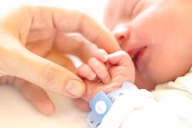 Tây Ban Nha: Bé sơ sinh đầu tiên có kháng thể chống virus SARS-CoV-2