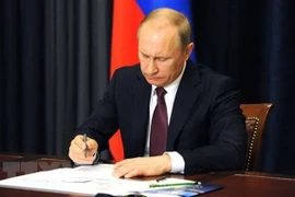 Ông Putin ký ban hành luật cho phép tái tranh cử thêm 2 nhiệm kỳ