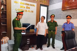 Bắt tạm giam trưởng phòng công chứng liên quan vụ làm giả sổ đỏ