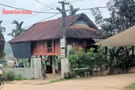 Nghi vợ có bồ, chồng đâm chết vợ rồi uống thuốc diệt cỏ tự tử