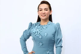 Phi Nhung: "Tôi sẽ khóc rất nhiều khi được đoàn tụ với con gái ruột"