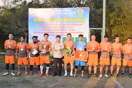 8 đội tham dự Giải Bóng đá truyền thống mi ni nam Công ty Cao su Chư Păh