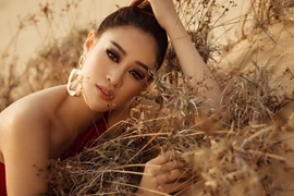 Khánh Vân tung bộ ảnh áo tắm nóng bỏng trước thềm Miss Universe