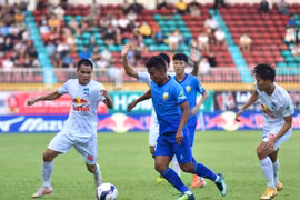 Đội hình dự bị Hoàng Anh Gia Lai ngược dòng chật vật trước An Giang