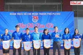 Sôi nổi hội thi dân vũ khối THPT