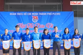 Sôi nổi hội thi dân vũ khối THPT