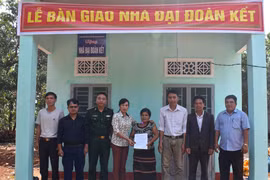Ia Grai: Bàn giao nhà "Đại đoàn kết" cho hộ nghèo