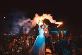 Bộ ảnh cưới chụp ngay trong đêm mừng chiến thắng lịch sử