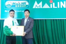 Khen thưởng tài xế giúp sản phụ sinh con trên xe