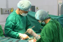 Cắt bỏ khối u khoảng 2,5kg tồn tại hơn 30 năm trên cổ bệnh nhân