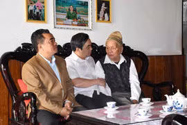 Lãnh đạo tỉnh thăm, chúc Tết cán bộ tiền khởi nghĩa