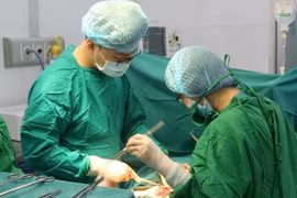 Cắt bỏ khối u khoảng 2,5kg tồn tại hơn 30 năm trên cổ bệnh nhân