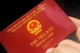 Được quyền dùng thẻ đảng, thẻ nhà báo lên máy bay