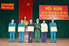 Bộ Chỉ huy Quân sự tỉnh: Khen thưởng 5 cá nhân và 5 tập thể