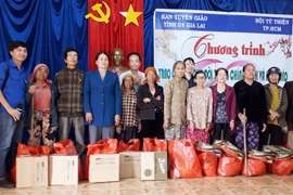 Trao quà Tết cho đối tượng chính sách và hộ nghèo tại xã Ia Le