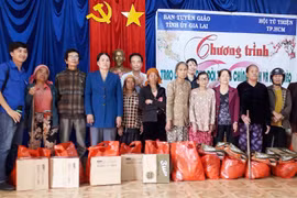 Trao quà Tết cho đối tượng chính sách và hộ nghèo tại xã Ia Le