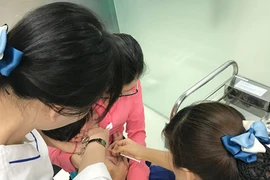 Từ 1-1-2018 tiêm chủng bắt buộc đối với 10 bệnh truyền nhiễm