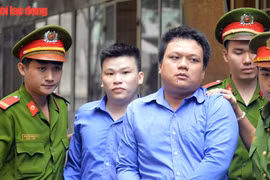 Rủ nhau đi cướp giật của người nước ngoài