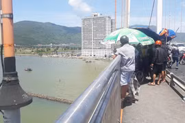 Phát hiện thi thể người đàn ông chết trong tư thế treo cổ