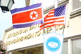 Cờ Mỹ - Triều Tiên tung bay phấp phới giữa thủ đô Hà Nội