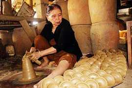 "Phù thủy" làng gốm