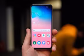Siêu phẩm smartphone Galaxy S10 trình làng với cú lột xác hoàn toàn