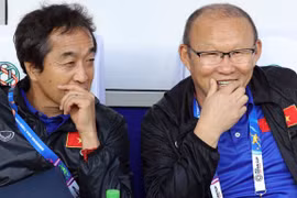 HLV Park Hang-seo tính nhường ghế cho trợ lý