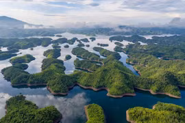 Lạc giữa vịnh Hạ Long trên Tây Nguyên