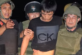 Toàn cảnh cuộc vây bắt nhóm buôn ma túy ôm súng cố thủ trong ôtô