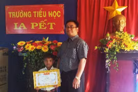 Khen thưởng em học sinh lớp 3 dũng cảm cứu bạn khỏi chết đuối nước