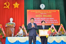 Công ty cao su Chư Prông phấn đấu khai thác 7.100 tấn mủ