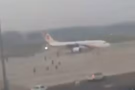 Máy bay đi Dubai hạ cánh khẩn cấp vì bị không tặc