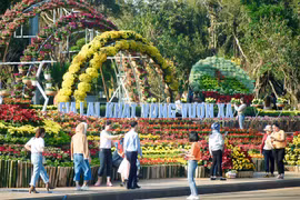 Gia Lai: Tấp nập du Xuân ngày mùng 2 Tết