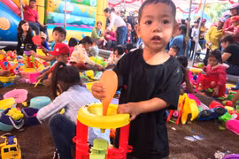 Thị xã Ayun Pa: Điểm vui chơi chen chúc Mùng 2 Tết