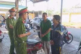 Đắk Lắk: Bắt giữ 2 tên dùng ớt bột cướp xe máy của xe ôm