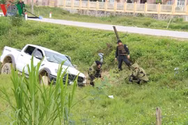 Vụ ôm súng, lựu đạn trên xe ô tô: Khởi tố 4 đối tượng