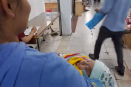 Bé trai sơ sinh bị bỏ rơi tại bệnh viện đã về nhà