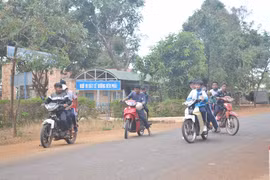 "Vô tư" vi phạm Luật Giao thông Đường bộ