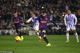 Lionel Messi lập công giúp Barca chật vật giành 3 điểm