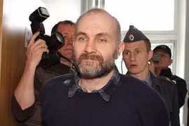 Đào mộ, ướp xác hàng chục bé gái làm... búp bê