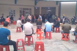 Pleiku: Chấn chỉnh tình trạng chen lấn làm thủ tục đất đai