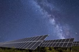 Pin mặt trời sản xuất điện vào ban đêm