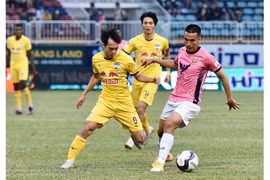 Đánh bại đối thủ trên chấm 11 m, Hoàng Anh Gia Lai giành vé nghẹt thở