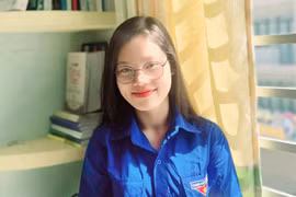 Nữ sinh xinh đẹp mê đọc sách đến kỳ lạ