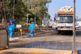 Không hoán đổi tài xế xe vận chuyển hàng hóa qua lại ở Cửa khẩu Quốc tế Lệ Thanh