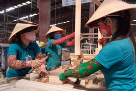 "Dọn đường" để xuất nhập khẩu lập kỷ lục mới trên 700 tỉ USD