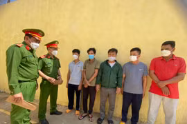 Bắt tạm giam 10 đối tượng ở Bình Phước và Đắk Nông về hành vi đánh bạc