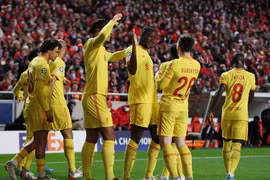 Tứ kết Champions League, Benfica 1-3 Liverpool: The Kop đặt một chân vào bán kết